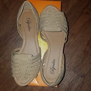 Beige sandals NWT